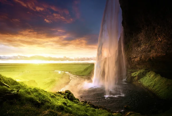 Wodospad Seljalandsfoss o zachodzie słońca, Islandia — Zdjęcie stockowe