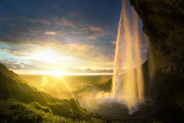 Wodospad Seljalandsfoss o zachodzie słońca, Islandia — Zdjęcie stockowe