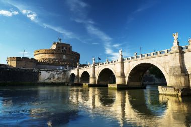 Saint melek Kalesi ve köprü ve Tiber Nehri, Roma, İtalya