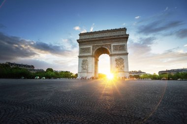 Gün batımında, Paris, Fransa, zafer takı