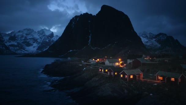 Vila de pescadores Hamnoy à noite, Ilhas Lofoten, Noruega — Vídeo de Stock