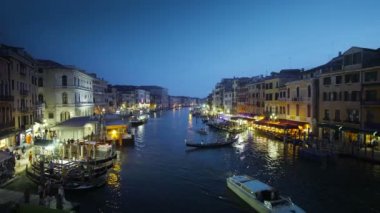 İtalya, Venedik, Rialto Köprüsü 'nden gün batımında Büyük Kanal
