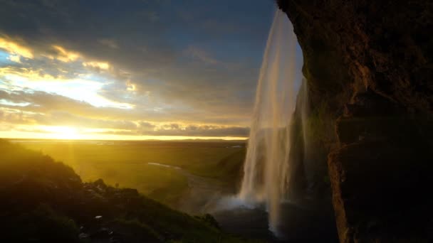 Cachoeira Seljalandsfoss ao pôr do sol, Islândia — Vídeo de Stock