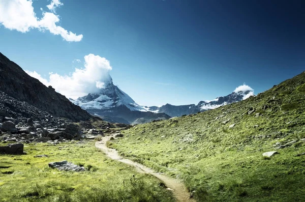 Chemin au sol jusqu'au sommet du Cervin, Suisse — Photo