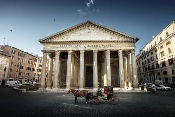 Pantheon, horse in the foreground, Rome, Italy — Stock Photo, Image
