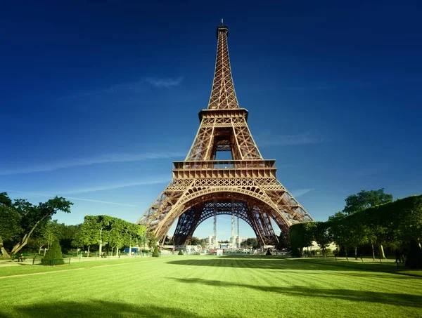 Eiffelturm in Paris, Frankreich — Stockfoto