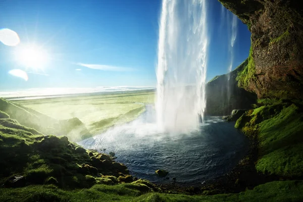 Yaz mevsiminde Seljalandfoss Şelalesi, İzlanda — Stok fotoğraf