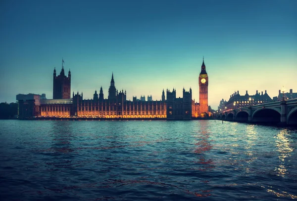 大本钟和伦敦西敏寺在日落时分，伦敦，英国 — 图库照片