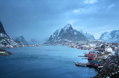 Reine Köyü, Lofoten Adaları, Norveç 'te kar