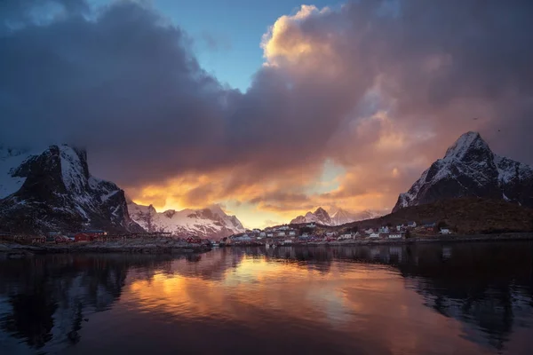 Śnieg w Reine Village, Wyspy Lofoten, Norwegia — Zdjęcie stockowe