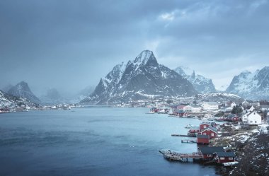 Reine Köyü, Lofoten Adaları, Norveç 'te kar