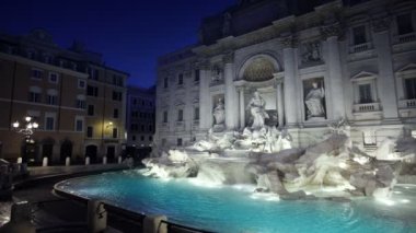 Roma 'daki Trevi Çeşmesi