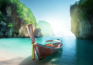 Sahilde, Krabi il, Tayland tekne