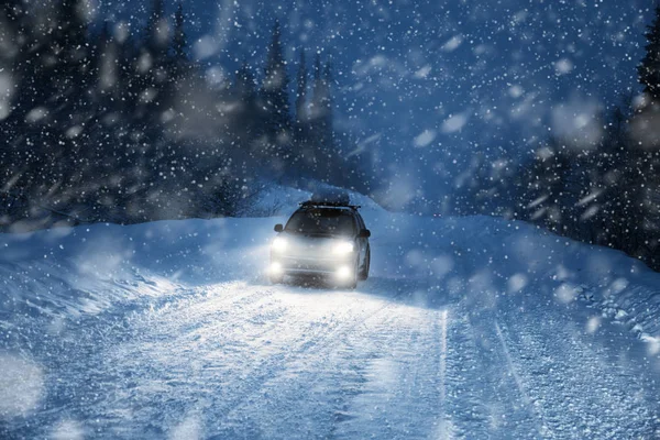 Car lights in winter forest — Stock Photo, Image