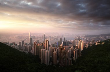 Victoria Peak Hong Kong dan Victoria Limanı üzerinden günbatımı