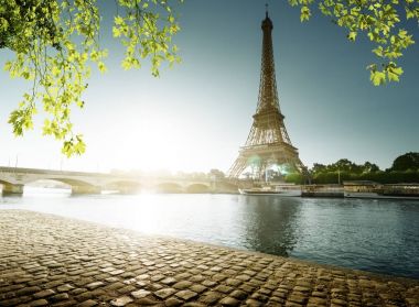 Bahar zaman Paris, Eyfel Kulesi
