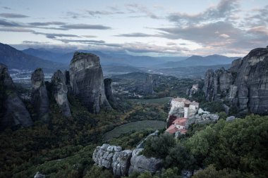 Yunanistan 'daki meteora manastırları