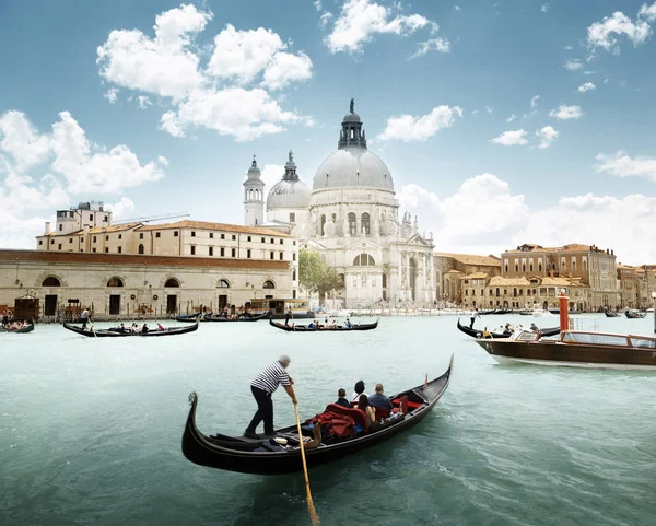 Velký kanál a bazilika Santa Maria della Salute, Benátky, Itálie — Stock fotografie