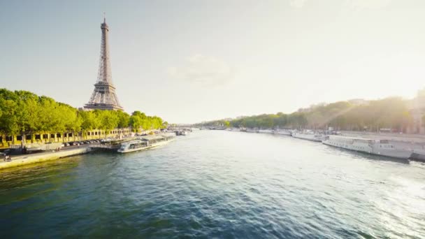 Torre Eiffel e manhã ensolarada, Paris, França — Vídeo de Stock