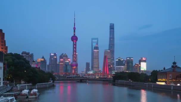 Zeitraffer von Sonnenuntergang, Shanghai Skyline und waibaidu Brücke, China — Stockvideo