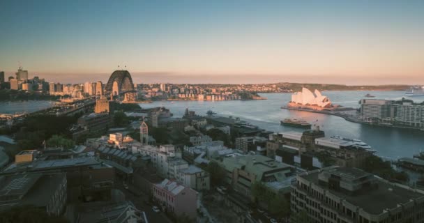 Flygfoto över Sydney med Harbour Bridge och Operahuset, Australien — Stockvideo