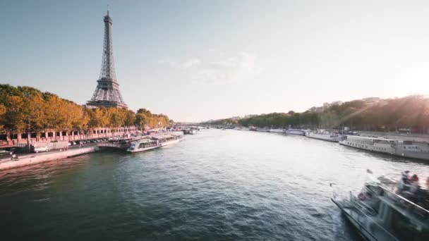 Eiffelova věž a slunečné ráno, Paříž, Francie — Stock video