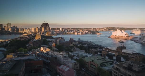 Flygfoto över Sydney med Harbour Bridge och Operahuset, Australien — Stockvideo