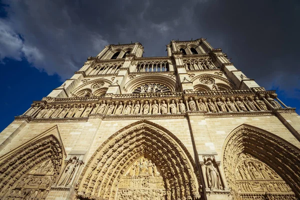 Fasáda Notre Dame v Paříži, Francie — Stock fotografie