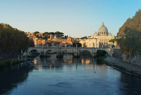 St. Peter Bazilikası, Sant Angelo Köprüsü, Vatikan, Roma, İtalya — Stok fotoğraf