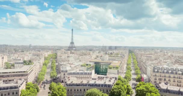 Vista panorámica de París, Campos Elíseos y la Torre Eiffel — Vídeo de stock