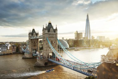Londra 'daki kule köprüsü.