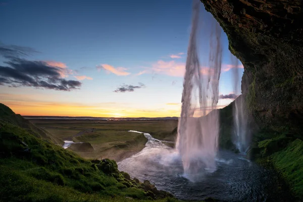 Водопад Seljalandsfoss на закате, Исландия — стоковое фото