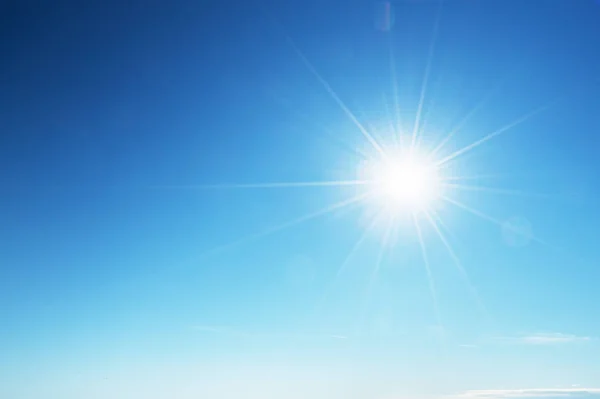 Blå himmel och perfekt sol — Stockfoto