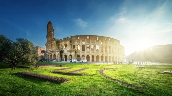 Coliseo en roma, italia — Foto de Stock