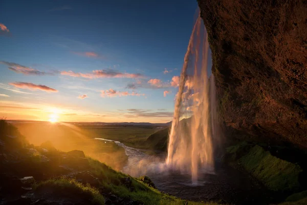 Seljalandsfoss vodopád při západu slunce, Island — Stock fotografie