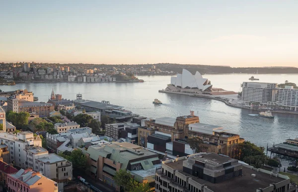 Lever de soleil, vue aérienne de Sydney avec Harbour Bridge, Australie — Photo