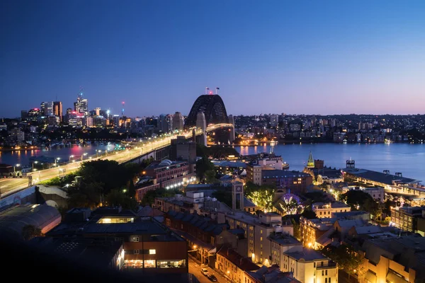 悉尼与港湾大桥的空中景观 — 图库照片