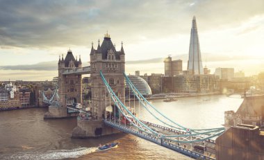 Londra 'daki kule köprüsü.