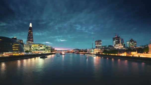 Iper decadenza del tramonto, skyline di Londra dal Tower Bridge, Regno Unito — Video Stock