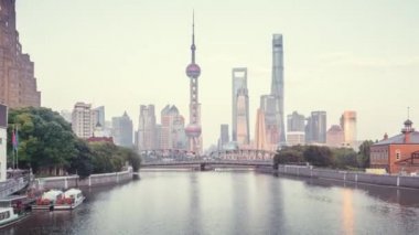 Gün batımının aşırı düşüşü, Şangay silueti ve Waibaidu köprüsü, Çin