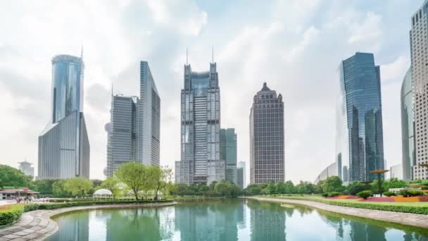 Park in lujiazui financial centre, Shanghai, China — Stock Video