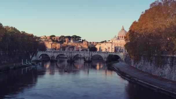 Hyper Lapse of St. Peters Basilica, Sant Angelo Bridge, Watykan, Rzym, Włochy — Wideo stockowe