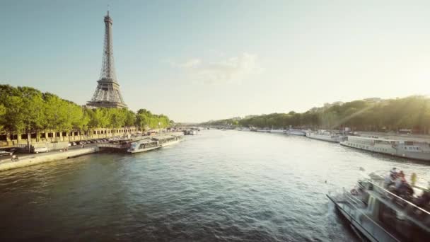 Eiffel-torony és napos reggel, Párizs, Franciaország