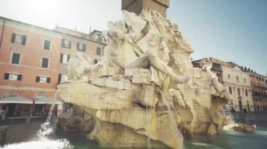 Roma, Navona Meydanı 'ndaki Dört Nehir Çeşmesi' ndeki heykel.