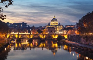Vatikan 'daki Tiber ve St. Peter Bazilikası