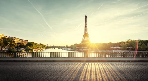 Эйфелева Башня Металлического Моста Бир Фалейм Утром Париж Франция — стоковое фото