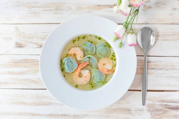 Albóndigas de sopa y camarones . — Foto de Stock