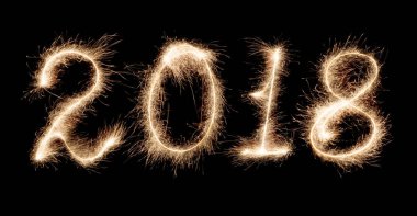 izole 2018 maytap havai fişek ile siyah üzerine yazılmış