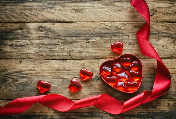 Κόκκινη γλυκιά καρδιά σε κουτί — Φωτογραφία Αρχείου