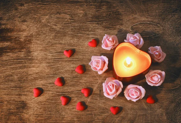 Valentine's day, dark background candle heart, confetti, pink ro — Stock Photo, Image